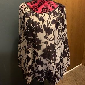 Sheer blouse w/ lining. 26/28. Bell sleeve @ wrist